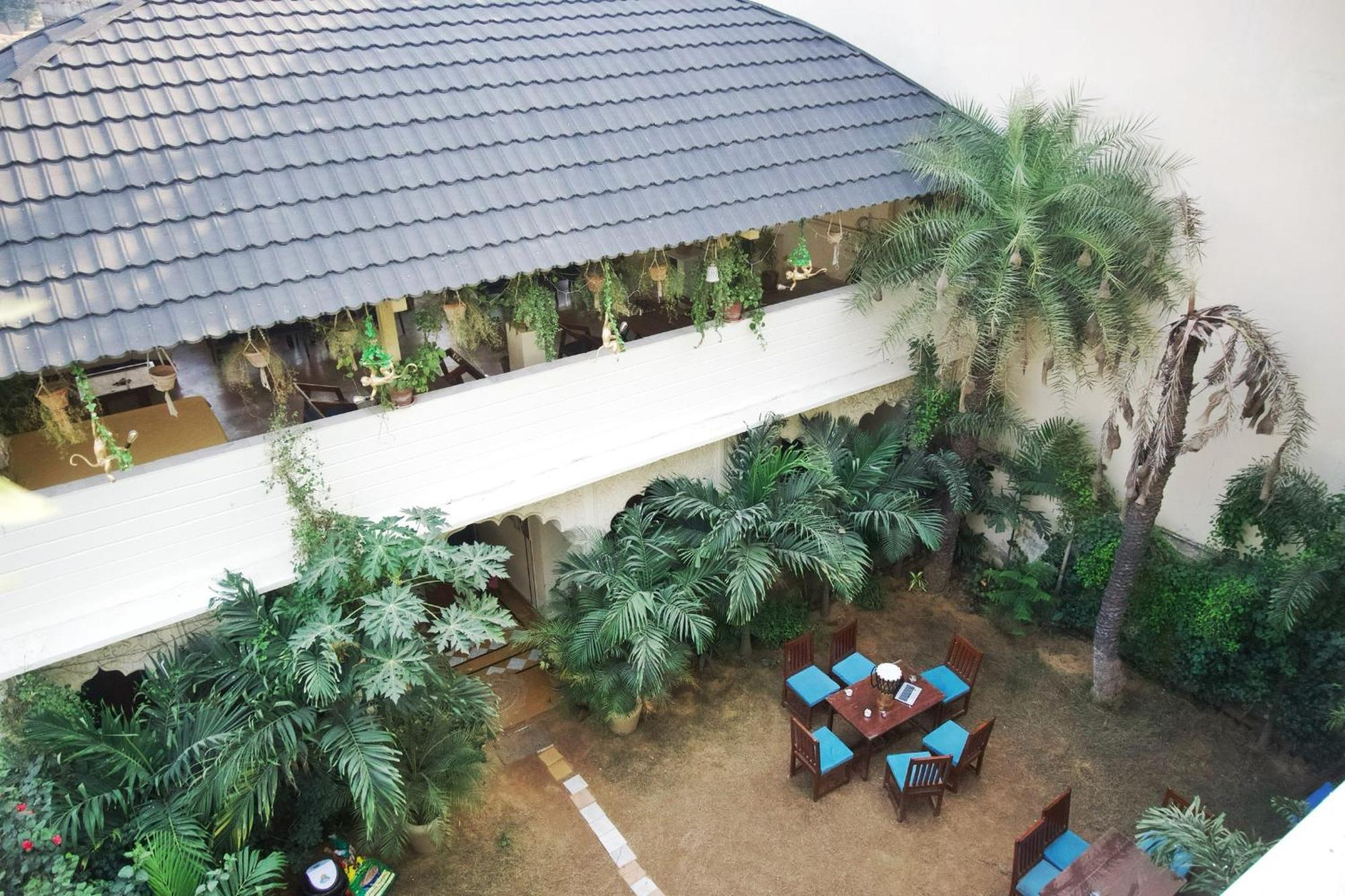 Banana Hostel Пушкар Екстериор снимка