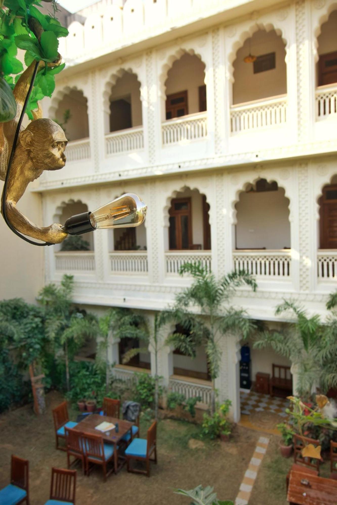 Banana Hostel Пушкар Екстериор снимка