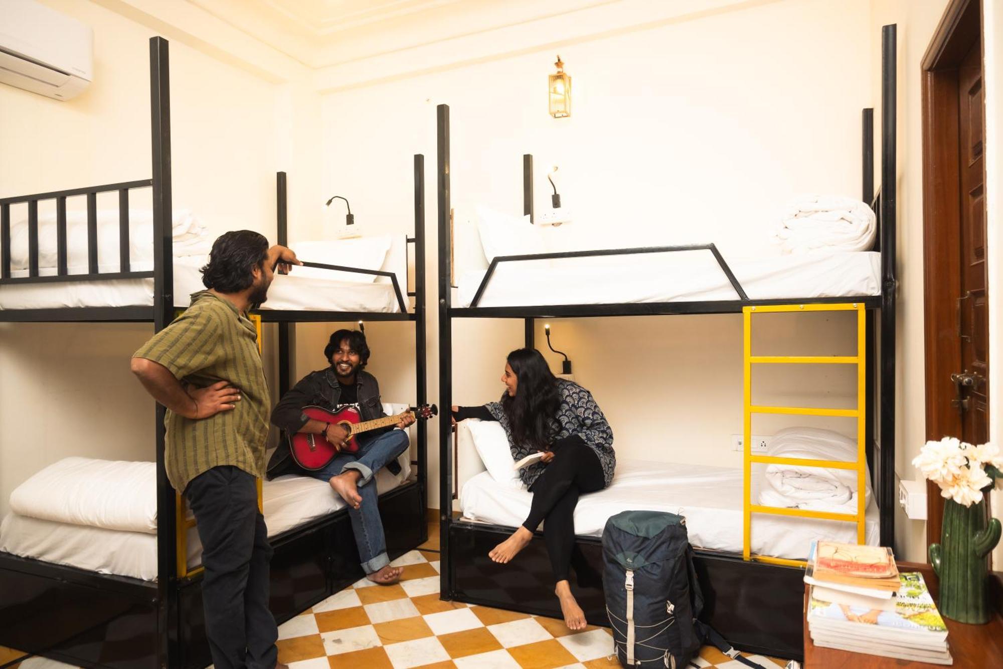 Banana Hostel Пушкар Екстериор снимка