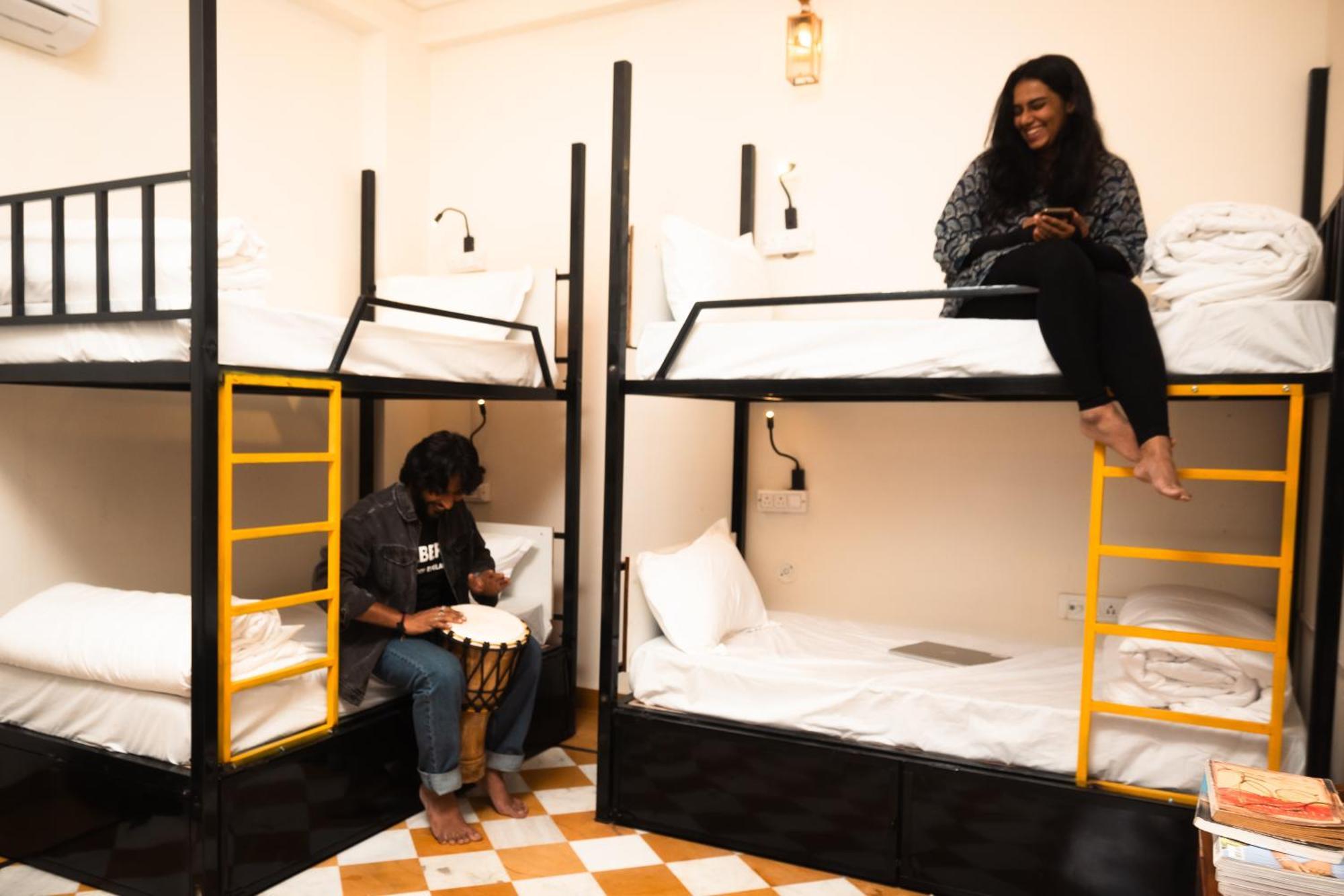Banana Hostel Пушкар Екстериор снимка